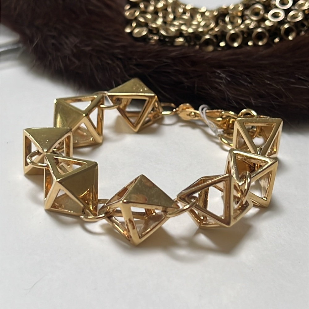 NWT TRINA TURK Bracelet New Rhombus in Goldtone •